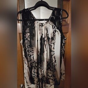 Sleeveless 1X Lace Front Blouse